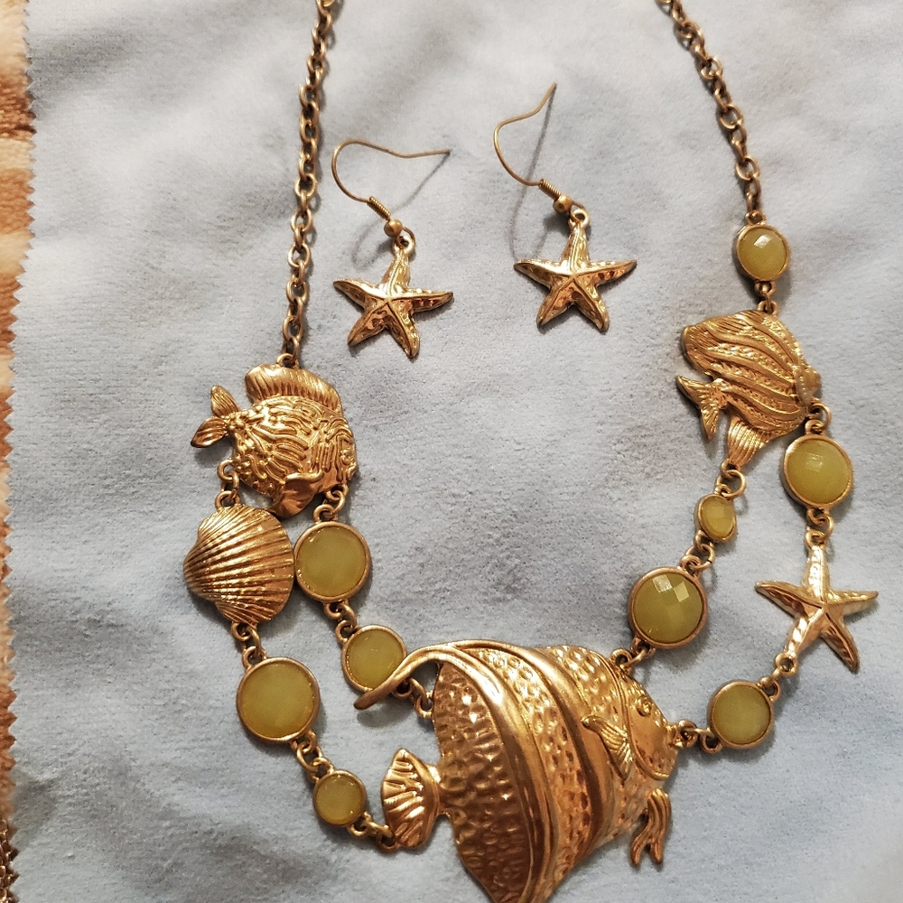 Sea life necklace set